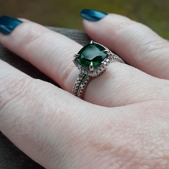 Cushion Emerald Contour Diamond Bridal Set 14kt White Gold - Picture 2 of 7